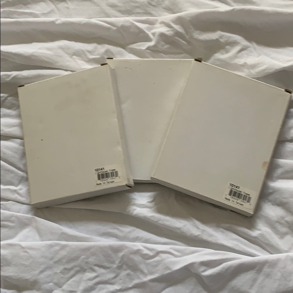 Picture frames - 3 identical - Picture 4 of 4